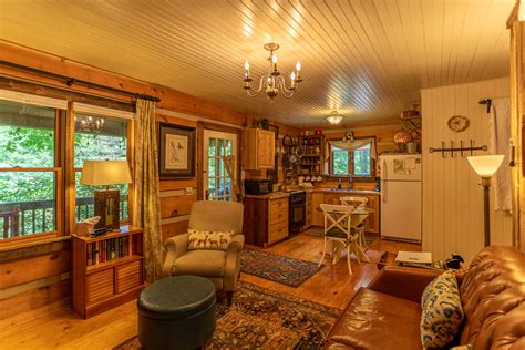 Therefore, we can assure you that these cabins have been, and always will be, meticulously taken care of. Scrollrock: Banner Elk 1 Bedroom Honeymoon Cabin Rental ...