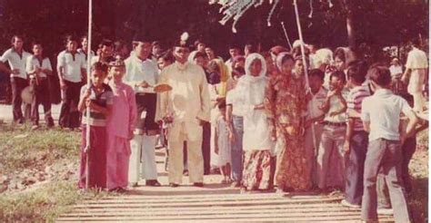 Please la, apply dewan balairaya or dewan sekolah. 10 Gambar Penuh Nostalgia Kenduri Kahwin Zaman Dulu-dulu ...