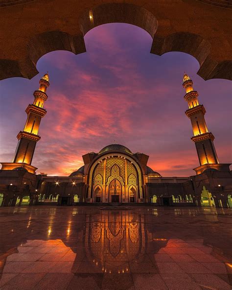 Masjid wilayah persekutuan adalah salah sebuah masjid yang utama di kuala lumpur, malaysia. 'Golden Reflections' Sunset at Masjid Wilayah Persekutuan ...