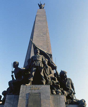 Bonifacio Monument Monumento