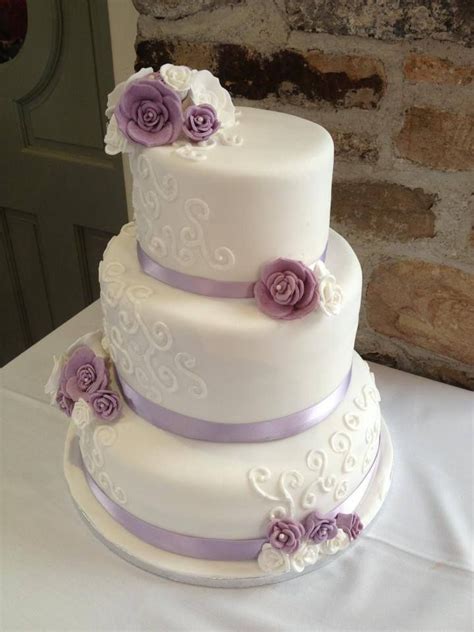 Lilac And White Wedding Cake Lilac Roses On Cake Piping Details