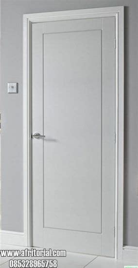 Harga pintu yang terbuat dari kayu jati juga bisa dikatakan cukup murah dan terjangkau sehingga banyak pemilik rumah yang tertarik untuk menggunakannya di rumah mereka. Pintu Kamar Kost Minimalis Putih Kayu Mahoni Harga Murah