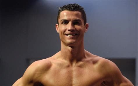 Cristiano Ronaldo Has Semi Naked Body Battle With Southampton Star