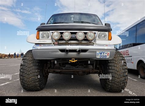 Large 4x4 hi-res stock photography and images - Alamy