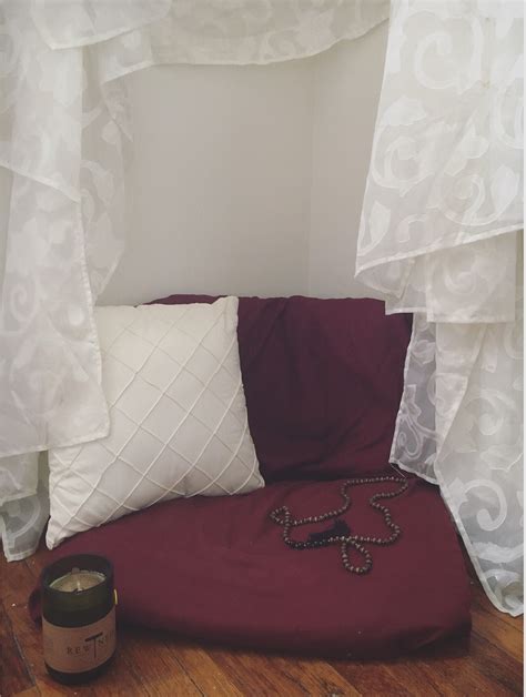 20 small meditation corner in bedroom
