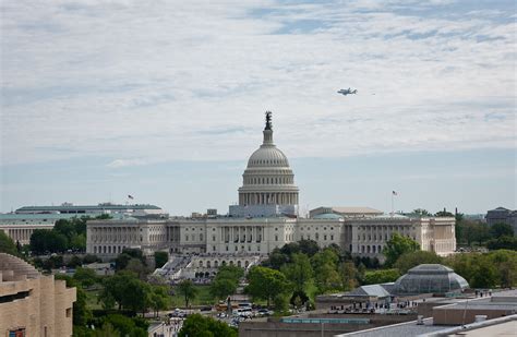 Space Shuttle Discovery Dc Fly Over 201204170048hq Flickr