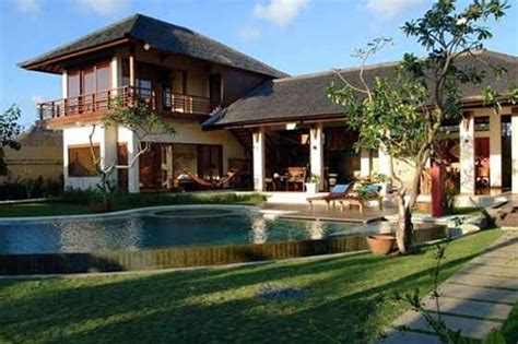 The lush tropical climate of bali resulted in a very distinctive architecture with the use of large, pitched roof overhangs, lots of wood and bamboo finishes. bali style homes designs Car Tuning (con imágenes) | Cosas