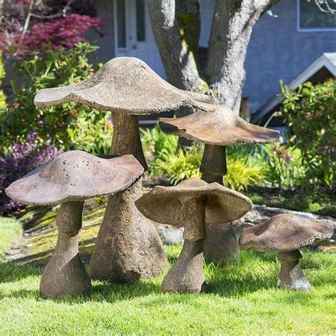 55 Suprising Garden Art Mushrooms Design Ideas For Summer Worldecor