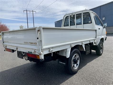 Boeki Usa Llc Used 1992 White Toyota Townace For Sale In Vancouver