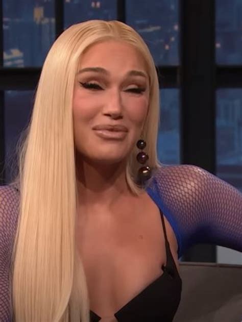 Gwen Stefani Unrecognisable New Look On Late Night With Seth Meyers