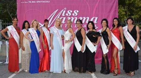 Miss Mamma Italiana Premiata Una Insegnante 52enne Di Ghedi Quibrescia