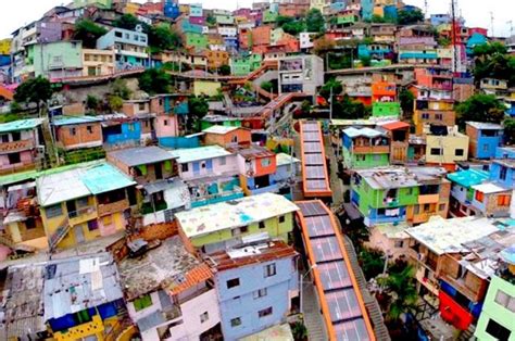 Con Una Guía Turística Medellín Rinde Reconocimiento A La Historia