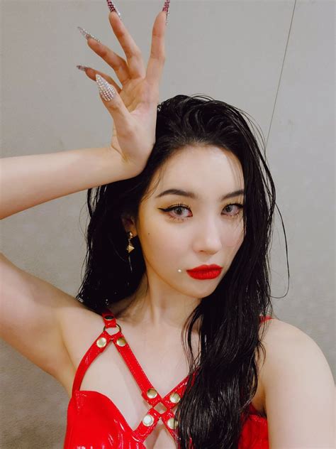 WATCH Sunmi Delivers Sexy Performance Of TAIL On Music Bank KpopStarz