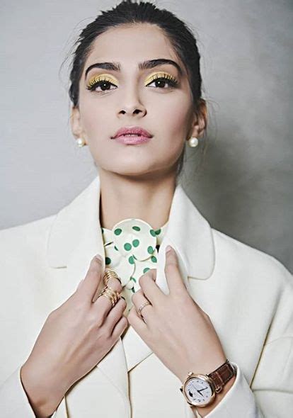 Pin By Mehak On Sonam Sonam Kapoor Diva Fashion Indian Bollywood