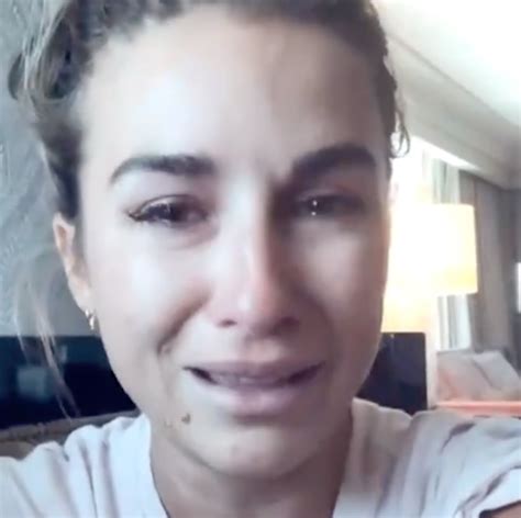 jessie james decker cries after reading disgusting comments about her weight gain