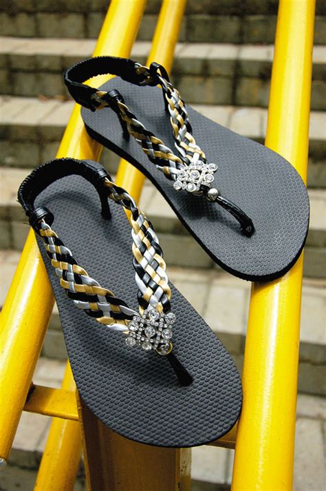 India's biggest online store for mobiles, fashion (clothes/shoes), electronics, home appliances, books, home, furniture, grocery, jewelry, sporting goods, beauty & personal care and more! 15 DIY flip flop ideas - How to decorate your summer ...
