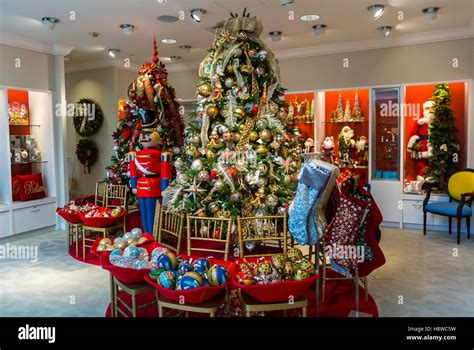 San Francisco Ca Usa Holiday Decorations On Display Inside Luxury