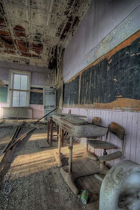 Chilling Photos From Abandoned Places Around The World 40 Pics