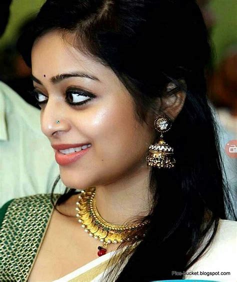 Beautiful Malayalam Actress Hot Photos And Wallpapers