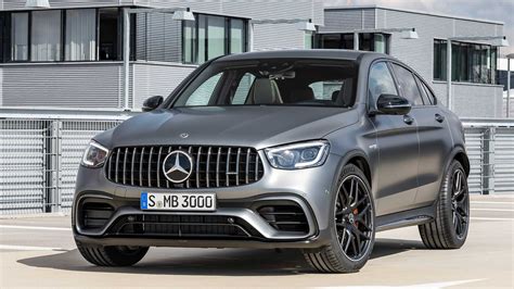 Electrified torque whisks you ahead amid a range of driving wizardry. Mercedes-AMG GLC 63 atualiza design e fica mais equipado