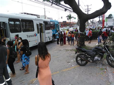 A Gazeta Mulher De Muletas é Atropelada Por ônibus Do Transcol Na Serra