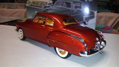 1950 Olds Custom Plastic Model Car Kit 125 Scale 854022