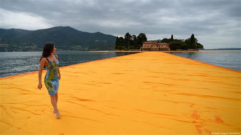 Christos The Floating Piers In Pictures Dw 06172016