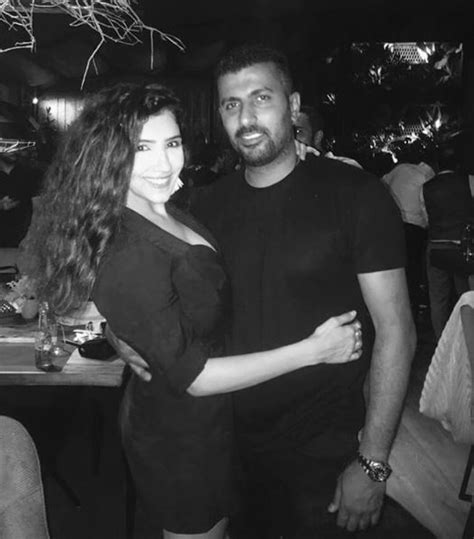 نشرت الفنانة مى عمر على حسابها الشخصى بموقع تبادل الصور إنستجرام مجموعة من الصور برفقة زوجها محمد الشمالى برفقة زوجها وأبنائهم. مى عمر بطلة أمام أحمد السقا وعمرو يوسف برعاية محمد سامى ...