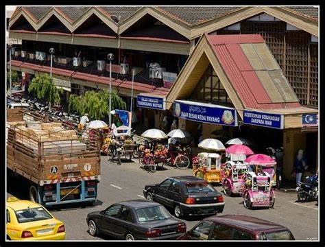 Kalau anda ingin membeli hasil kraftangan dan makanan terengganu, anda boleh datang ke pasar besar kedai payang. Pelancongan Terengganu: Pasar Besar Kedai Payang