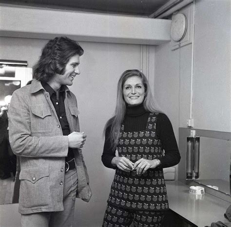 A 11 ans,il rentre dans la chorale de son école. Dalida et Mike Brant 1971 | Mike brant, Dalida, Chanteur