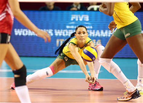O time da casa chegou a engrossar no segundo set, mas não conseguiu manter o nível. Brasil perde para a Turquia na abertura da fase final do ...