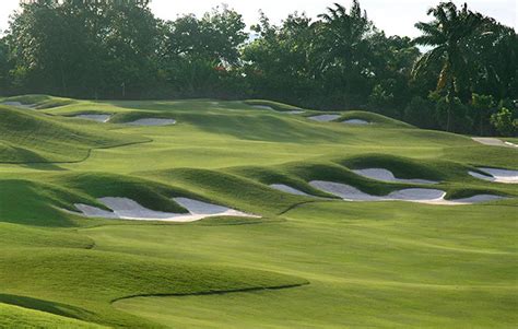Whether business, pleasure or luxurious golf, we delivers. Saujana Golf & Country Club | Golf Course in Kuala Lumpur