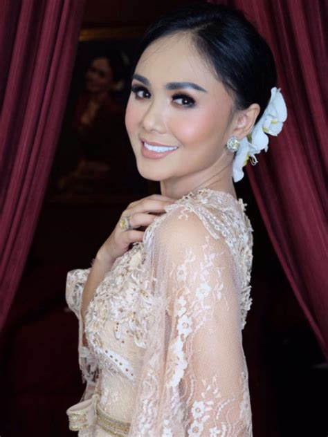 Yuni shara unggah foto malam mingguan banjir pujian awet muda. Yuni Shara Wajib Mengonsumsi Minuman Ini Setiap Hari - ShowBiz Liputan6.com