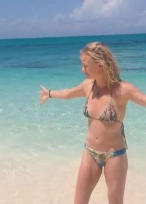 Yvonne Strahovski In A Bikini Ice Bucket Challenge GotCeleb 32214 The
