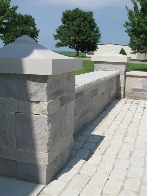 Dover Grey Wall Stone With Cottonwood Cap Stone Wall Grey Walls