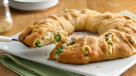 Pillsbury cornbread swirls can be ready for your dinner table in minutes. Cheesy Chicken and Broccoli Crescent Ring recipe from ...