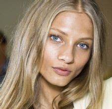 As always, there are two ways to go about dyeing your hair: Épinglé sur Blonde