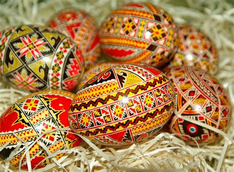 Uova di Pasqua online: tra artigianalità e grande distribuzione