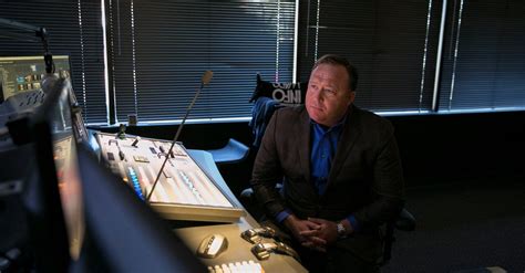 Alex Jones Apologizes For Promoting ‘pizzagate Hoax The New York Times