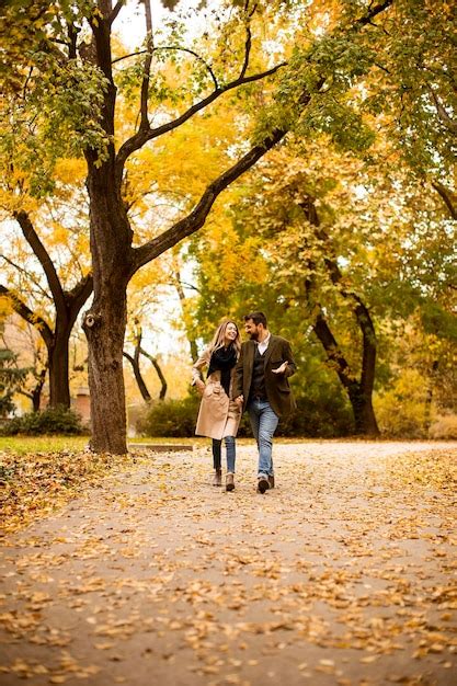 Premium Photo Young Couple Walking In The Autumn Park