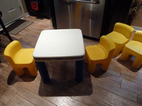 This table and chairs set gives your toddler the space they need and is ideal for art projects, story time and more. Little Tikes Classic Table and Chairs Set Central Ottawa ...