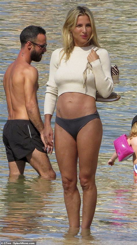 Beach Babe Elsa Pataky Jetted Off To Her Native Spain On Monday To