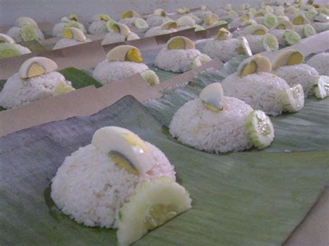 Kalau versi kukus, bolehlah anda namakan nasi lemak kukus sedap! Resepi Sambal Nasi Lemak Dan Cara Membuatnya - ERATUKU
