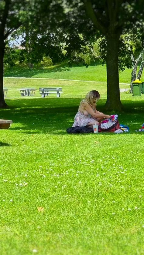 Moms Gone Bad On Twitter Mature Switches Her Bikini At The Park Chicktrainer