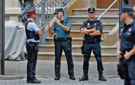 Los Policías Ganarán Tras La Equiparación Salarial 561 Euros Más Al Mes Y Los Guardias Civiles