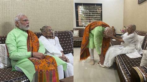 Pm Modi Meets Mother Heeraben Modi In Gandhinagar Gujarat Election 2022 Second Phase Eve