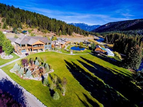 Rainbow Ranch Lodge Big Sky Montana Located In A Sweeping Valley In