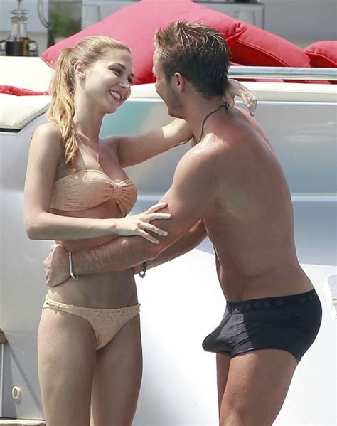 Thumbs Pro Dirtywrld German Soccer Player Mario Gotze Gets Excited