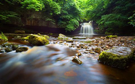 Cauldron Falls Small Waterfall In West Burton North Yorkshire In