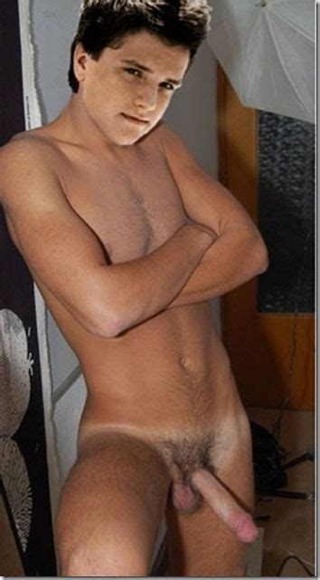 Naked Male Celebrity Josh Hutcherson